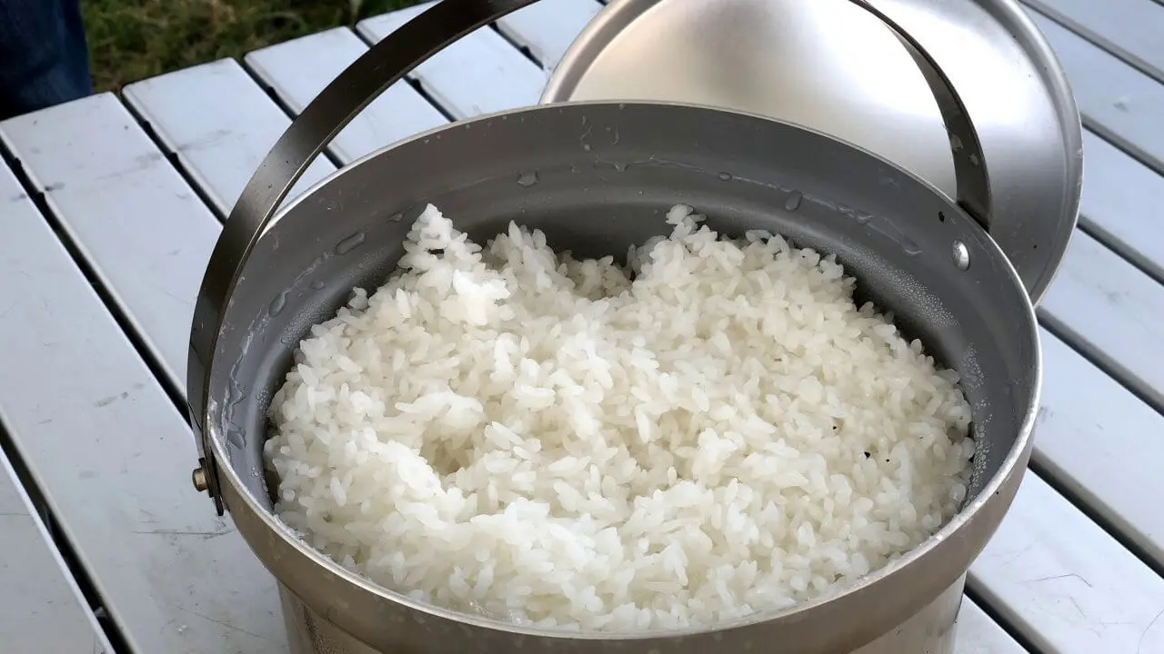 動画あり たった10分で米が炊けるライスクッカー 米食いたきゃ買っとけ はじめてキャンプ