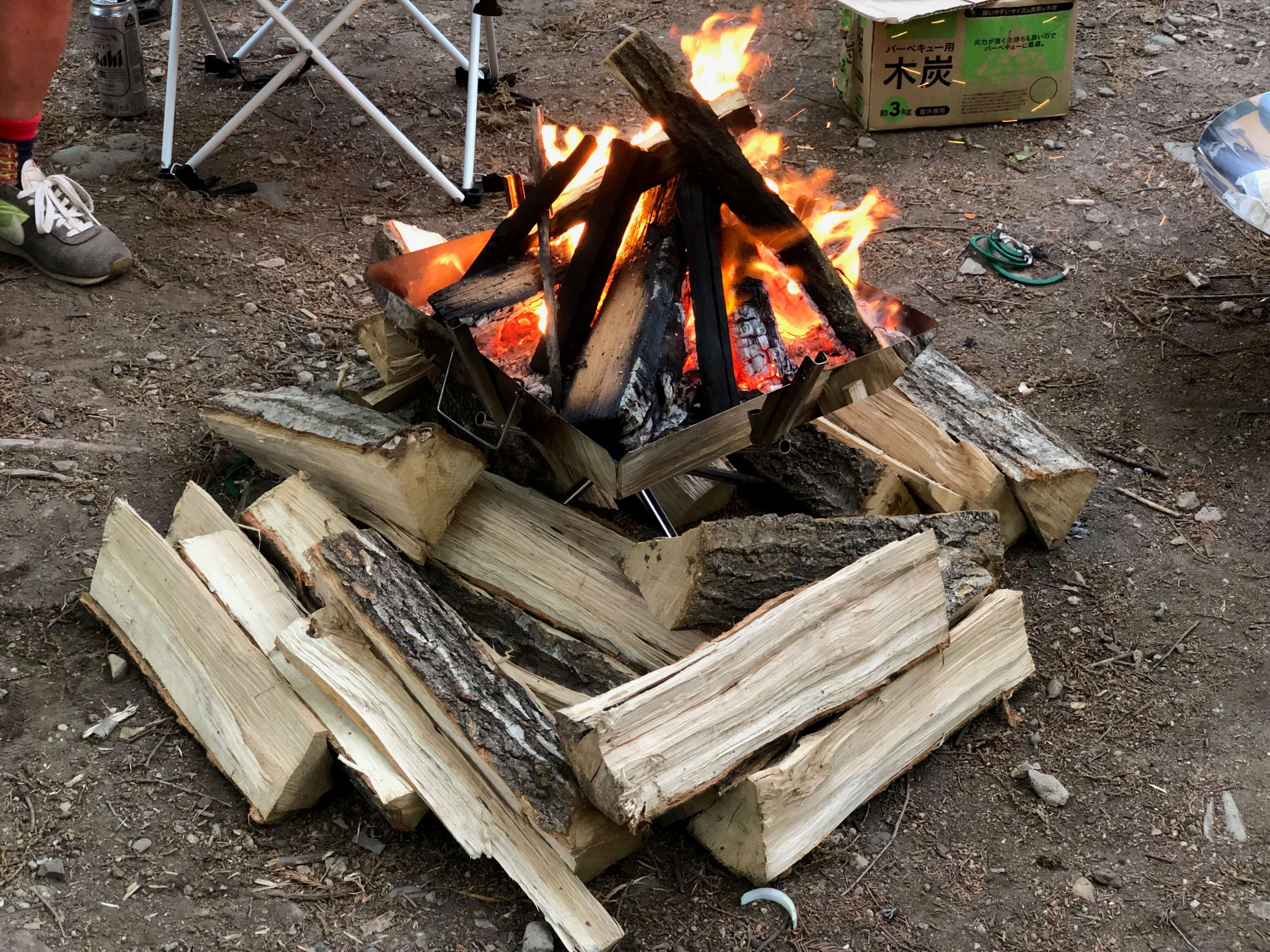 キャンプ ファイヤー 木 の 組み方