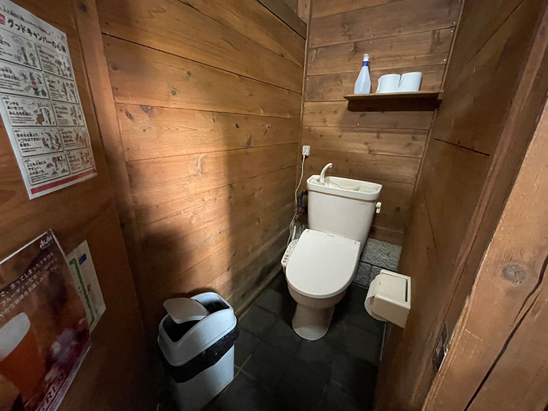 有野実苑オートキャンプ場の女性トイレ