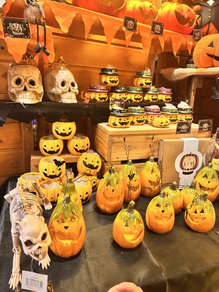 フロント棟はハロウィン一色